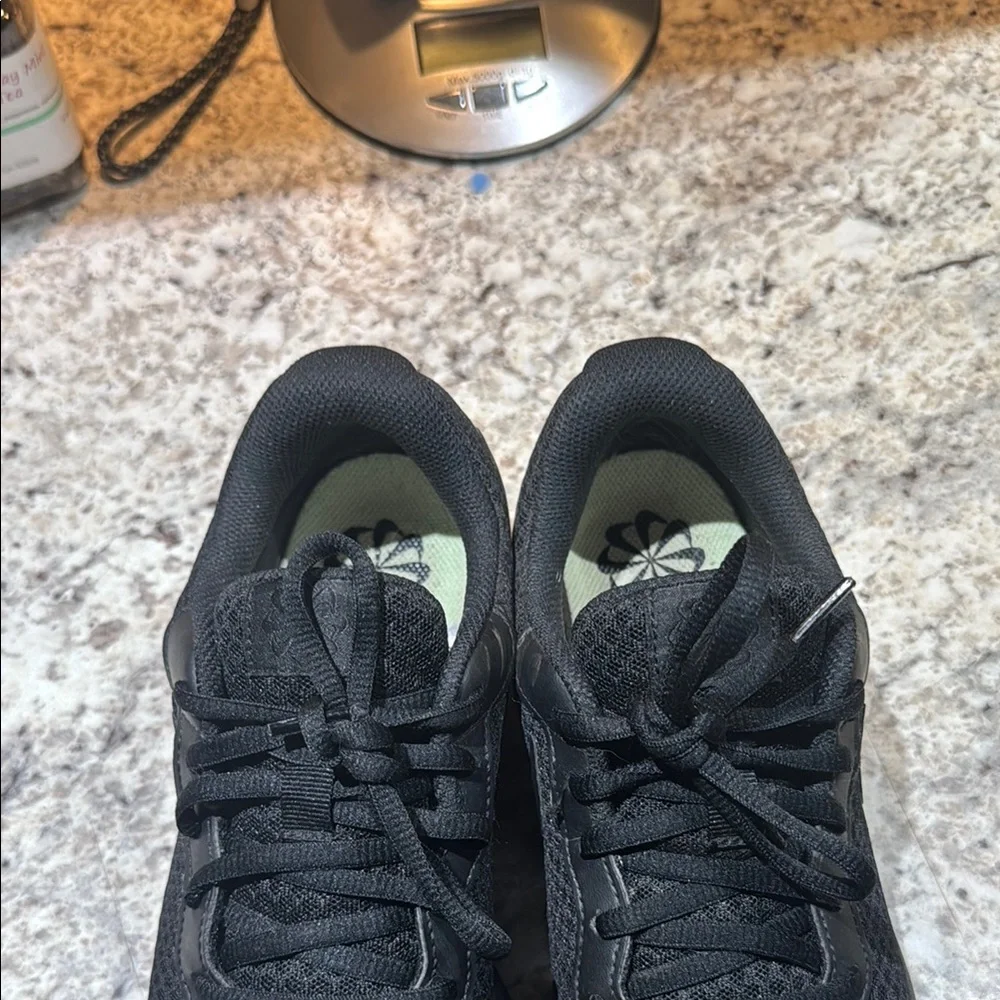 Nike Women's Black Athletic Shoes - Picture 3 of 5